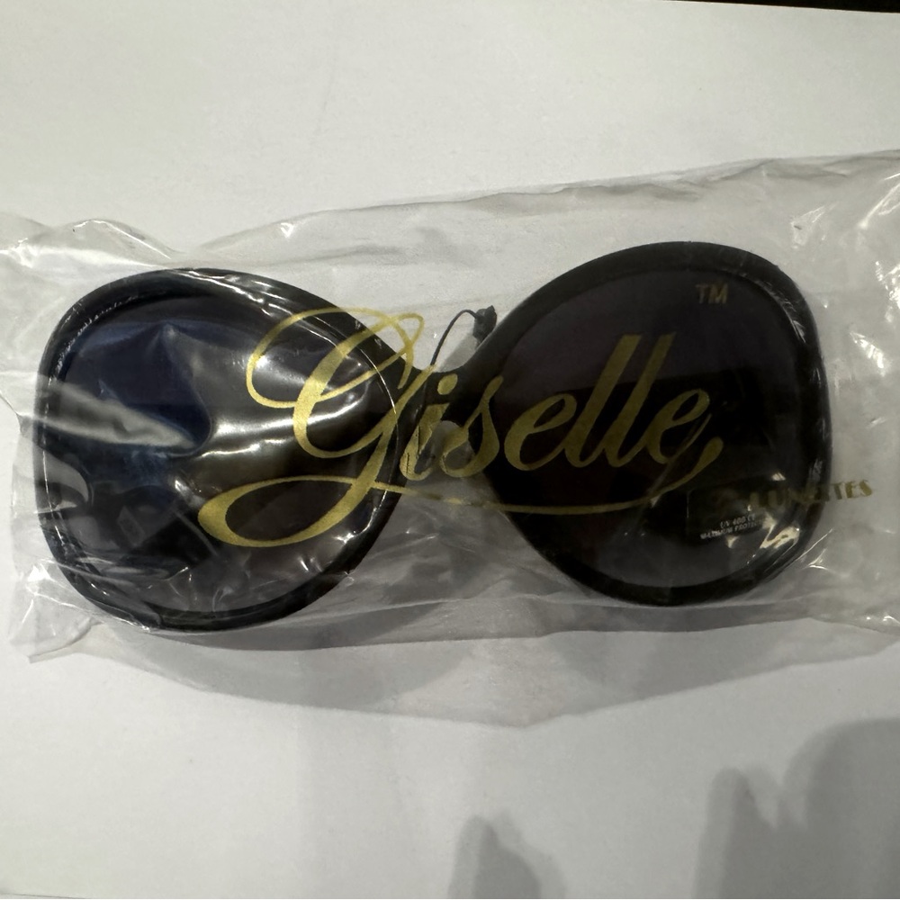 Giselle Contemporary Collection Sunglasses NWT